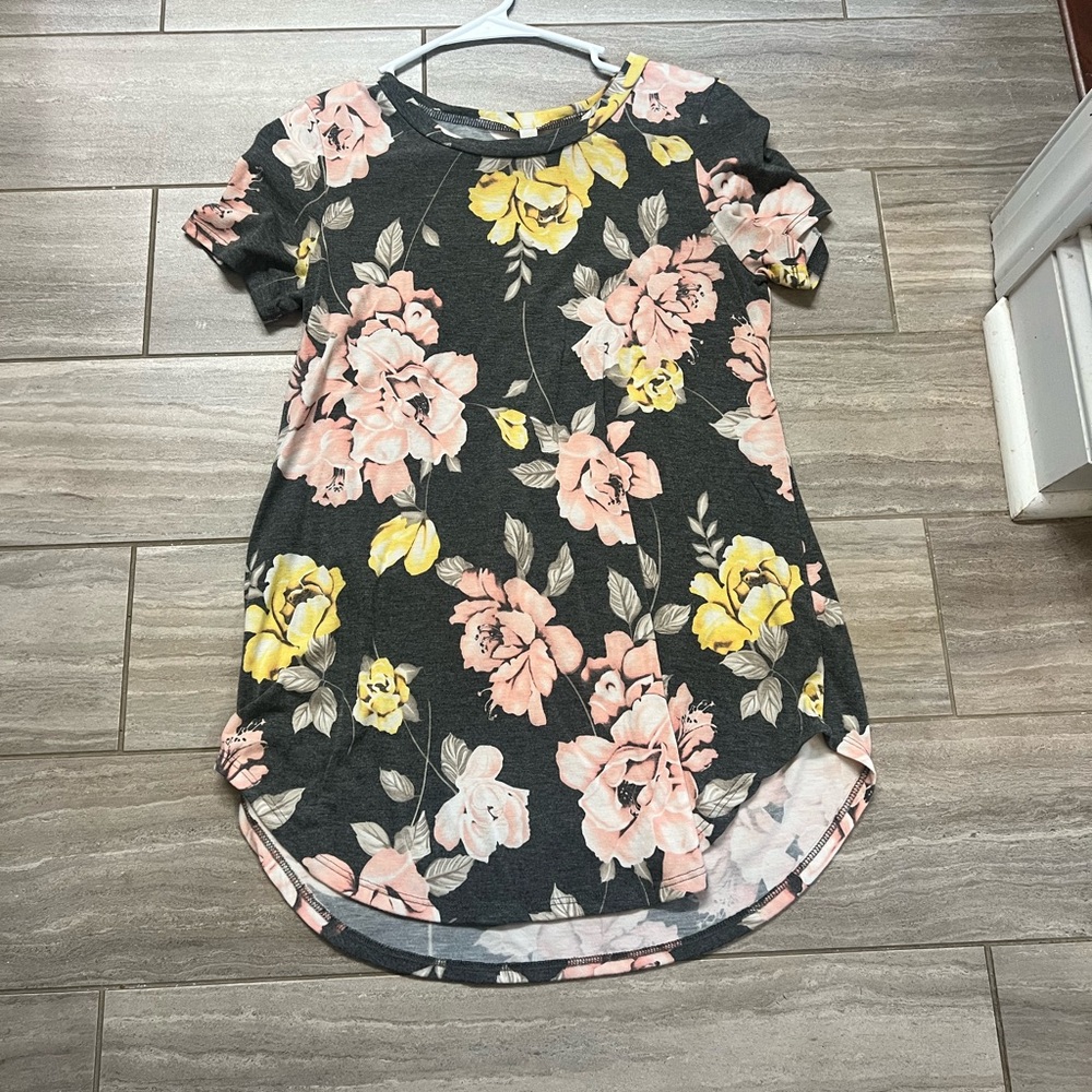 Floral top with slits on sides
